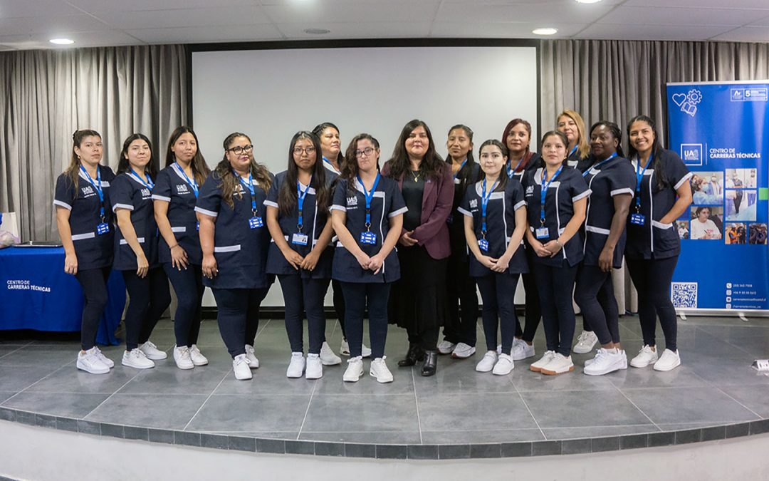 Emotiva ceremonia de investidura vivieron alumnas de Técnico de Nivel Superior en Educación Parvularia