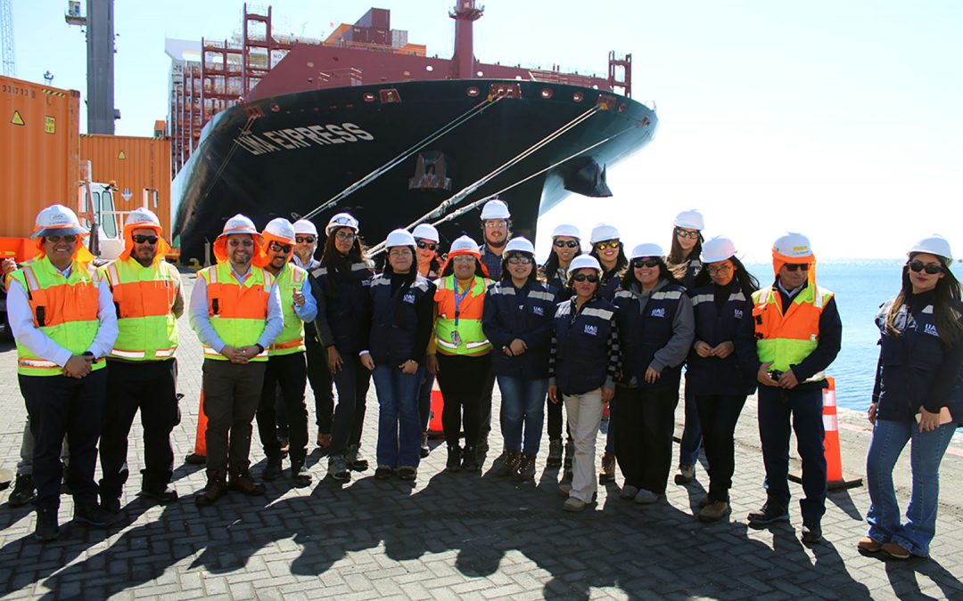 Estudiantes de TNS en Prevención de Riesgos UA visitan Puerto Angamos para fortalecer su formación práctica